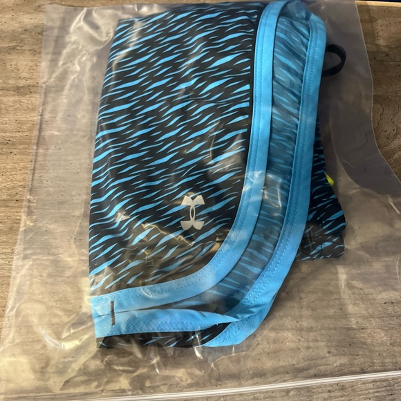 Women’s Running/Athletic Shorts Heat Gear Under Armour XS with drawstring - Picture 3 of 13